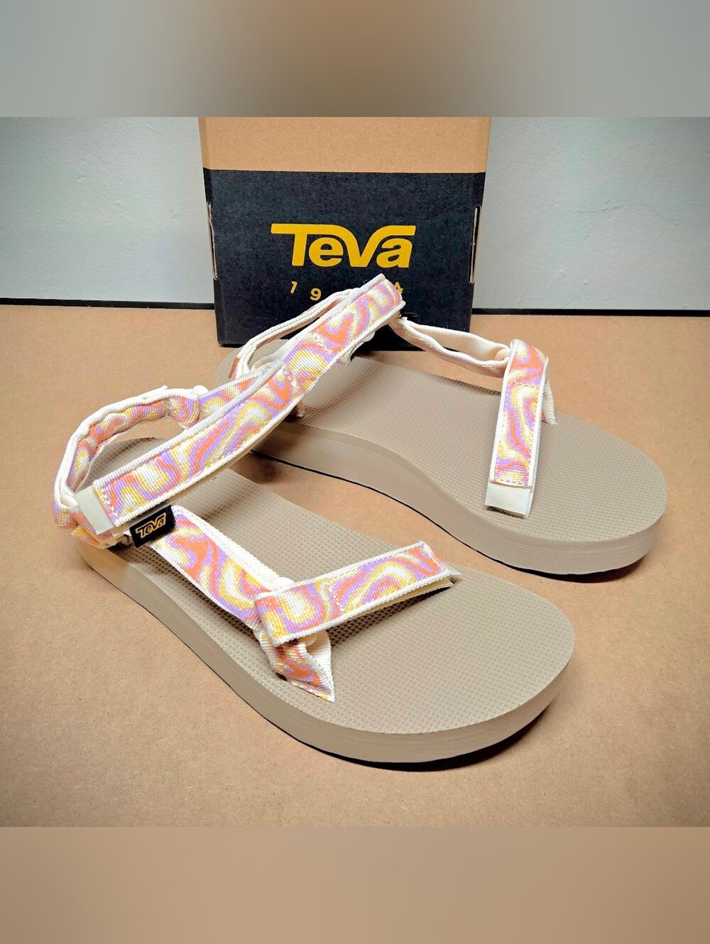 NEW $75 Teva Women's 9 Midform Universal Sandals - Neon Fade Coconut - Foam